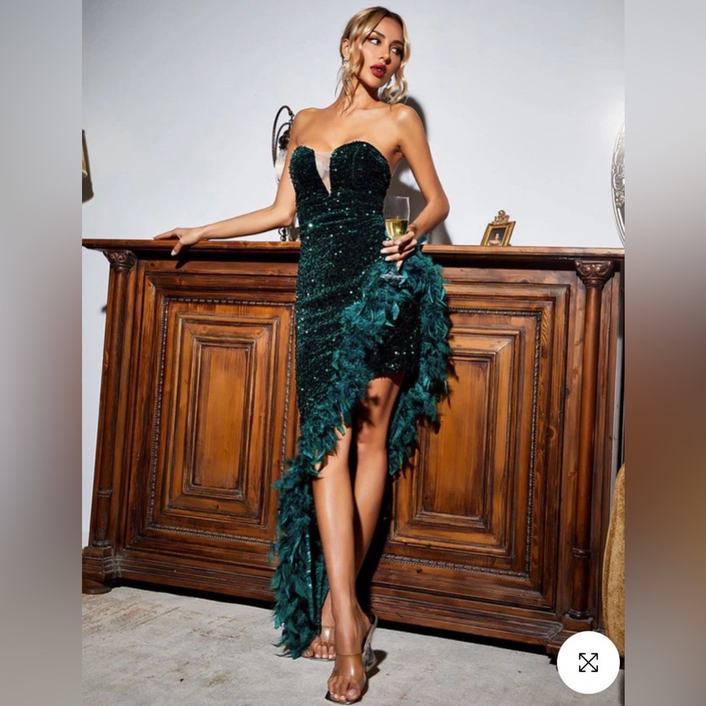 Evening dress sparkly green with feathers